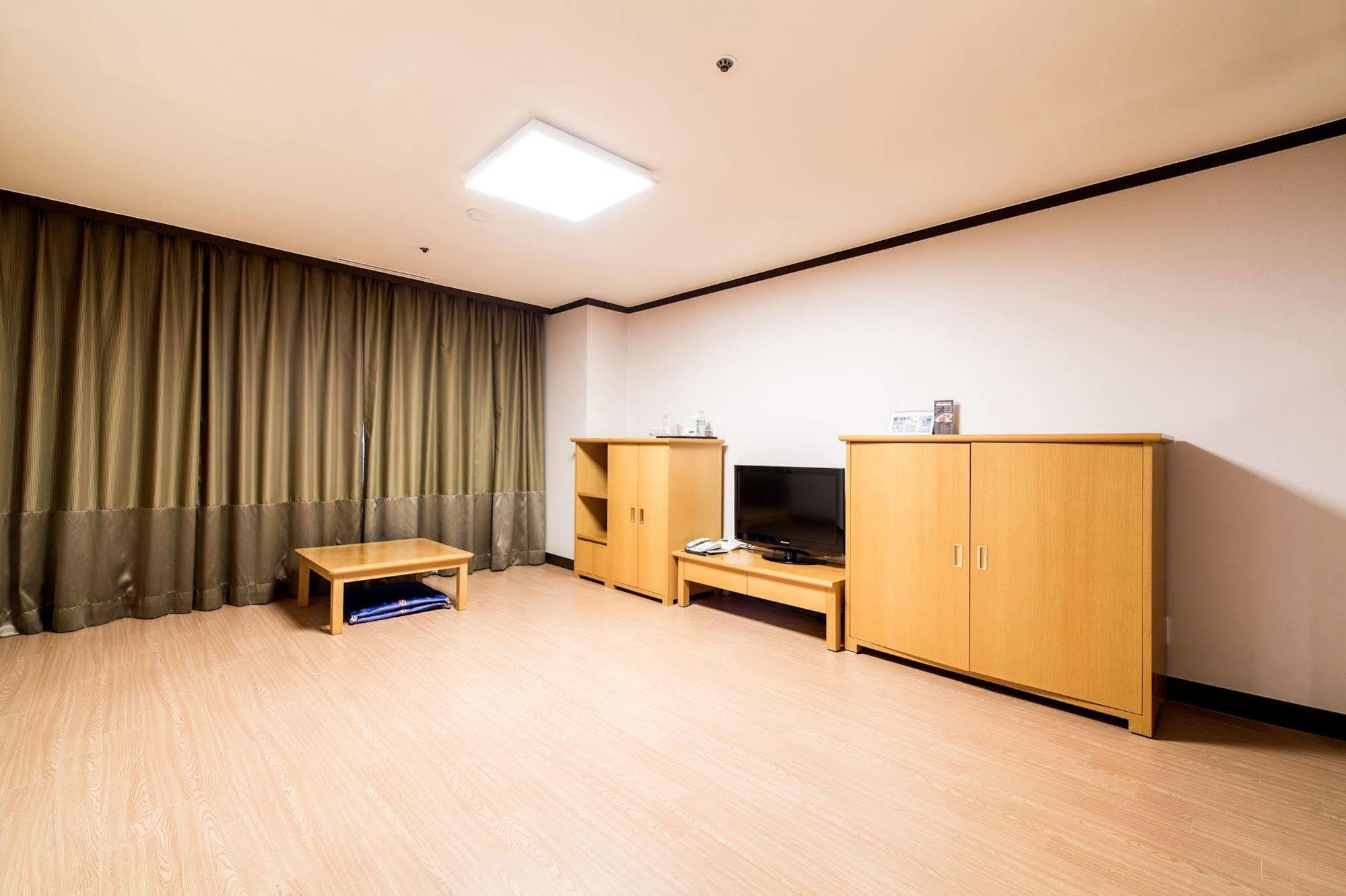 איצ'און Hotel Miranda מראה חיצוני תמונה